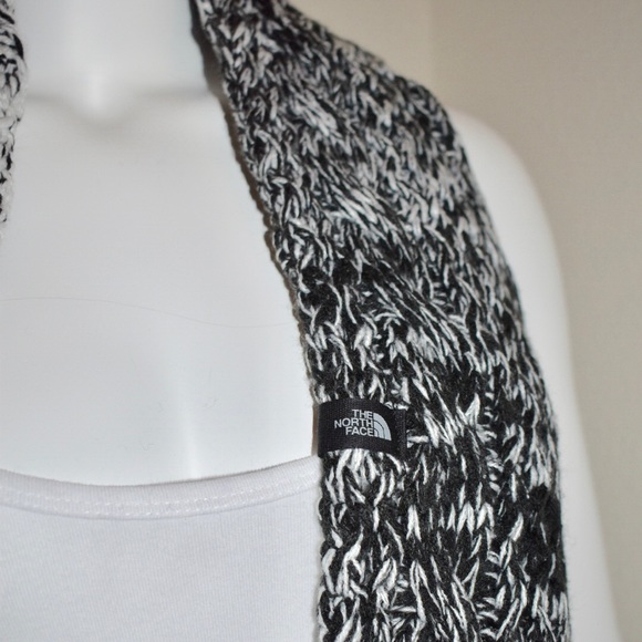 THE NORTH FACE WOMEN’S EAR GEAR AND SCARF SET - Picture 7 of 8